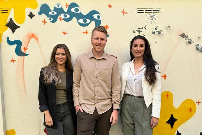Michelle Sæther, Fredrik Fornes og Hana Colakovic bak #MerEnnBunnlinje (Kode24)